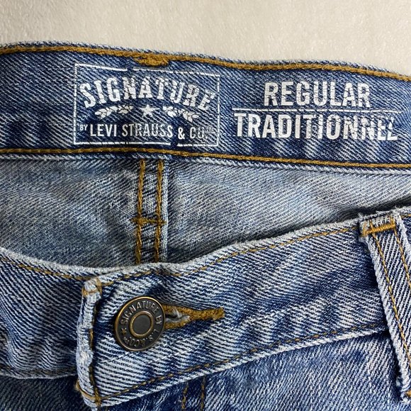Signature Levi Strauss Mens Light Wash Regular Fit Denim Jeans Size 40x29 - Picture 3 of 9